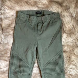 Motto Jeggings - Size large but fits like a medium